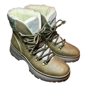 Women’s Maurice’s Boots 🥾Greenish Brown Newer Condition Size 7